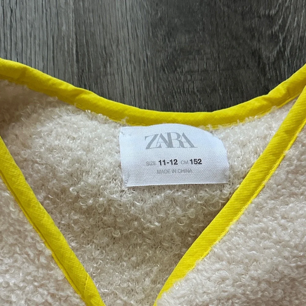 Zara Cream Vest with‎ Pink and Yellow size 11-12